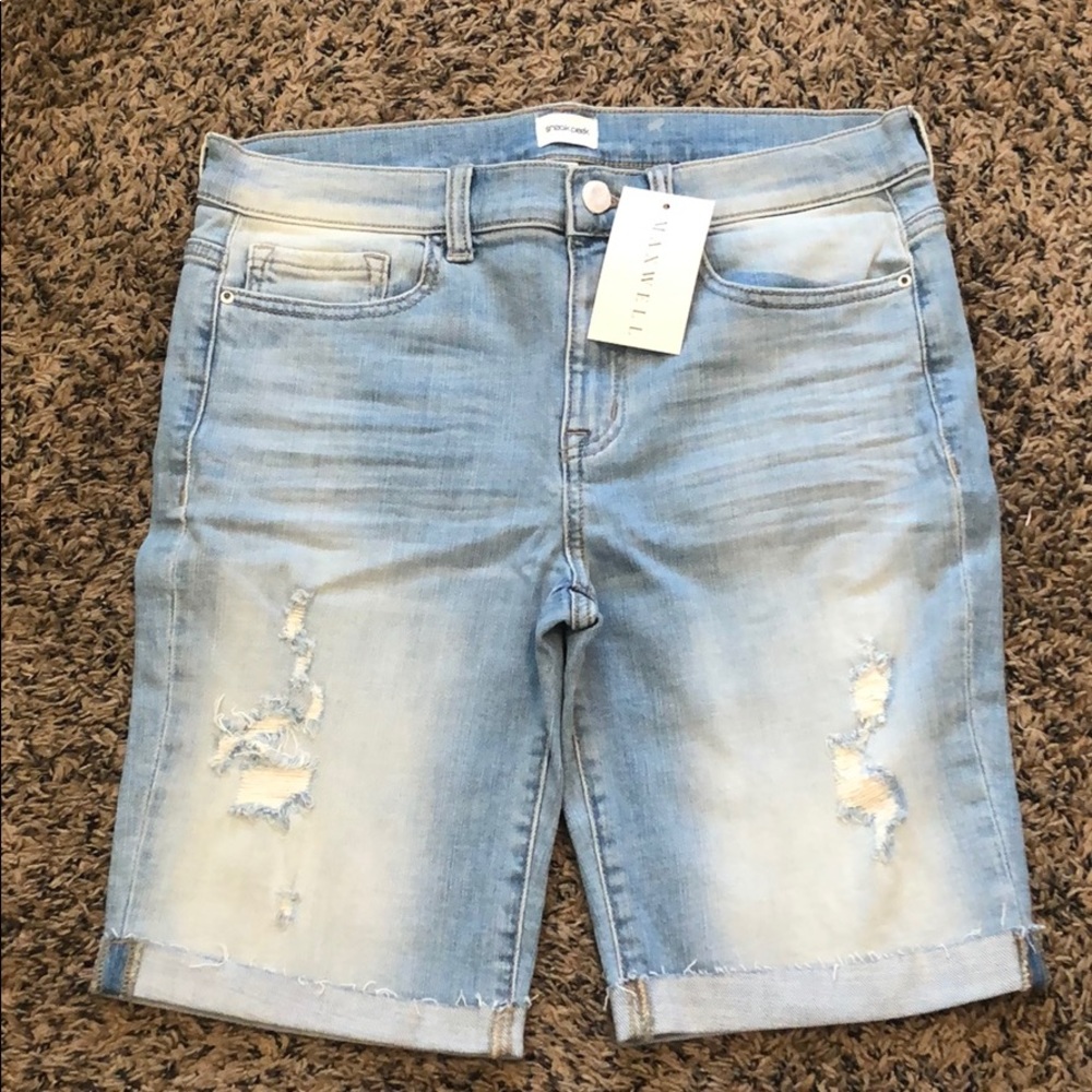 Sneak Peak stretch mid rise shorts